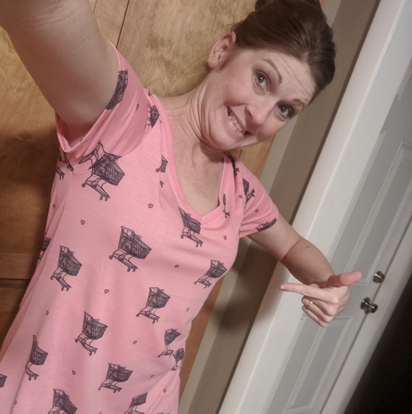 Meet your Posher, Lindsey - Picture 2 of 3